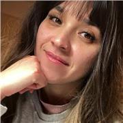 Profesora de inglés dicta clases para todas las edades